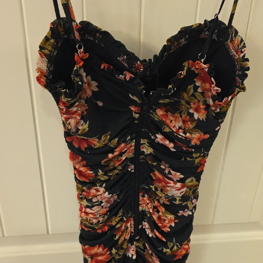 Windsor Black Floral Sweetheart Ruched Midi Dress - Picture 5 of 6